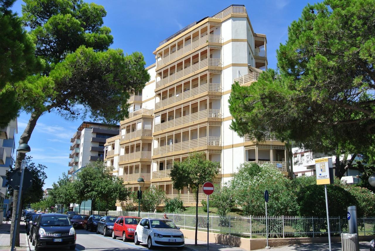 Appartamenti Lungomare Sabbiadoro 利尼亚诺萨比亚多罗 外观 照片